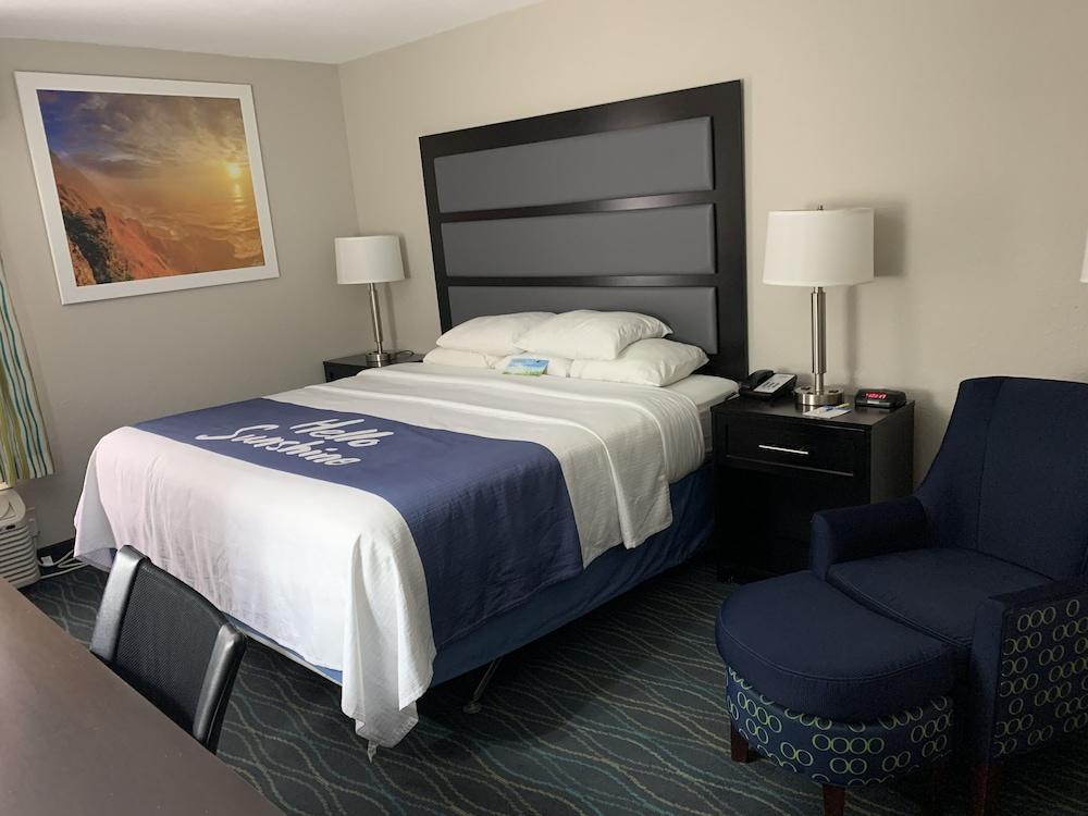 Days Inn & Suites By Wyndham Commerce Kültér fotó