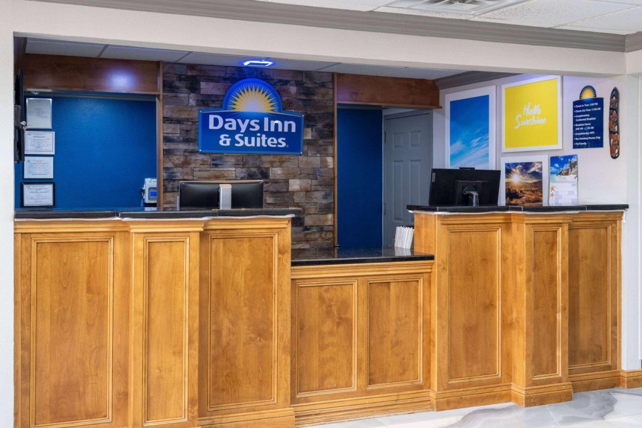 Days Inn & Suites By Wyndham Commerce Kültér fotó