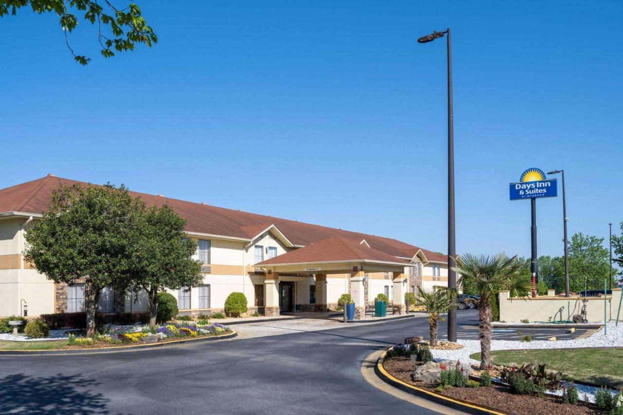Days Inn & Suites By Wyndham Commerce Kültér fotó