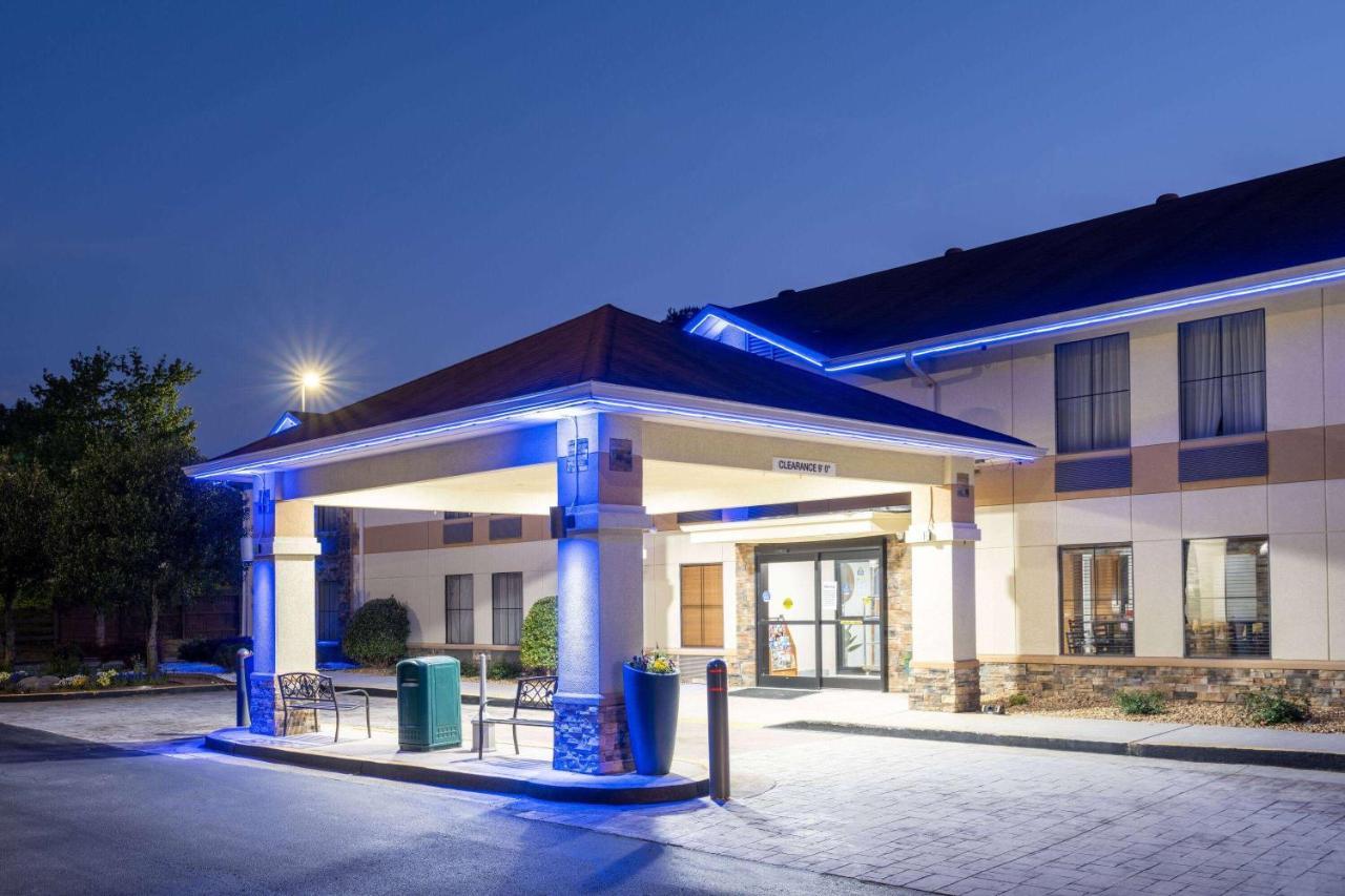 Days Inn & Suites By Wyndham Commerce Kültér fotó
