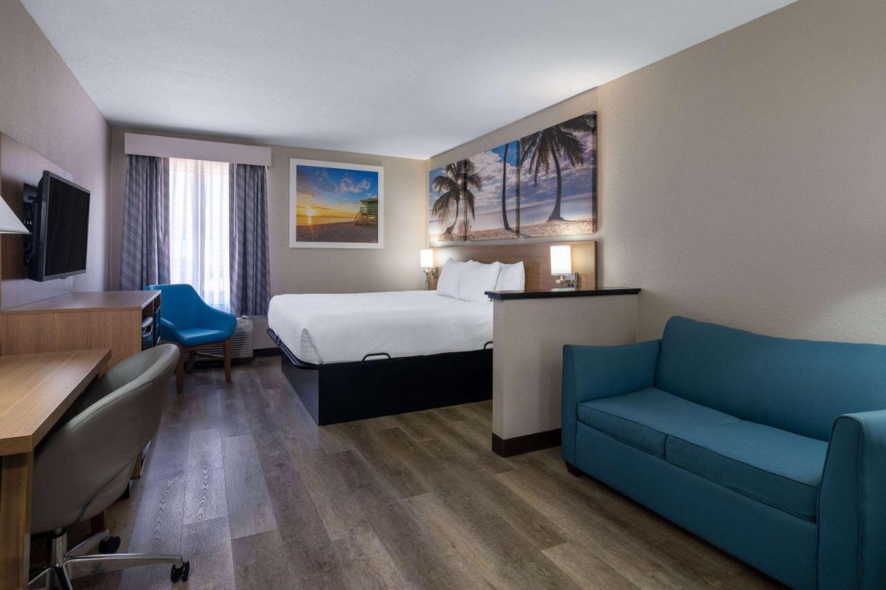 Days Inn & Suites By Wyndham Commerce Kültér fotó