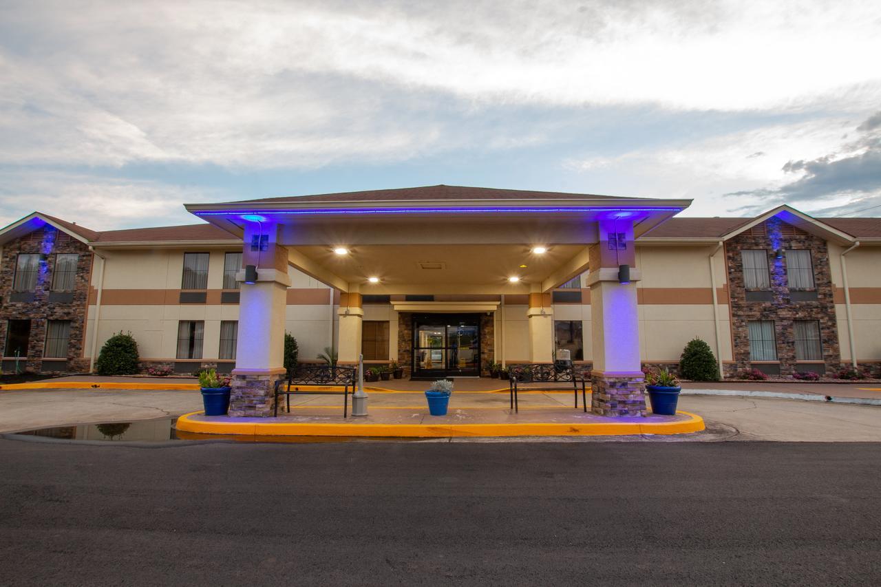 Days Inn & Suites By Wyndham Commerce Kültér fotó